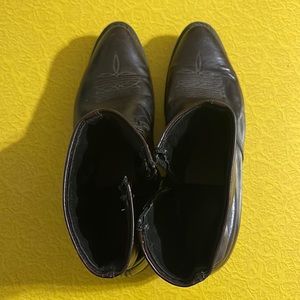 Vintage men’s cowboy boots size 8.5